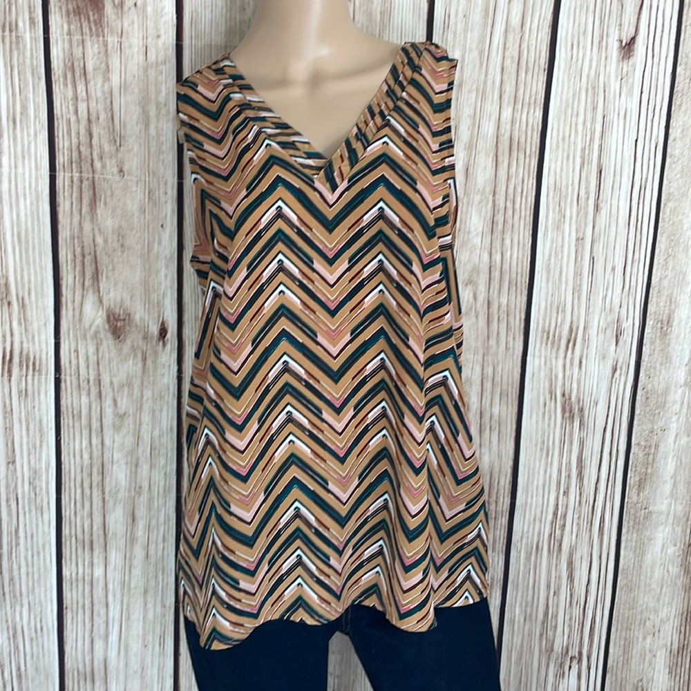 Maurice’s White, Teal, Burgundy, Tan Zig Zag v-neck Tank - Medium